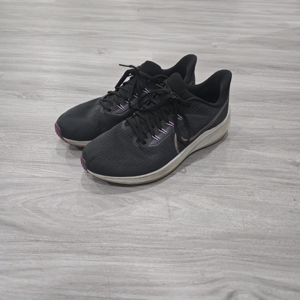 Nike Zoom Athletic Shoes